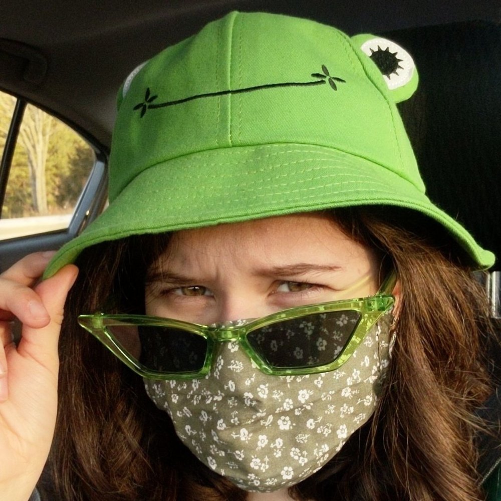 Meet your Posher, Caitlin!